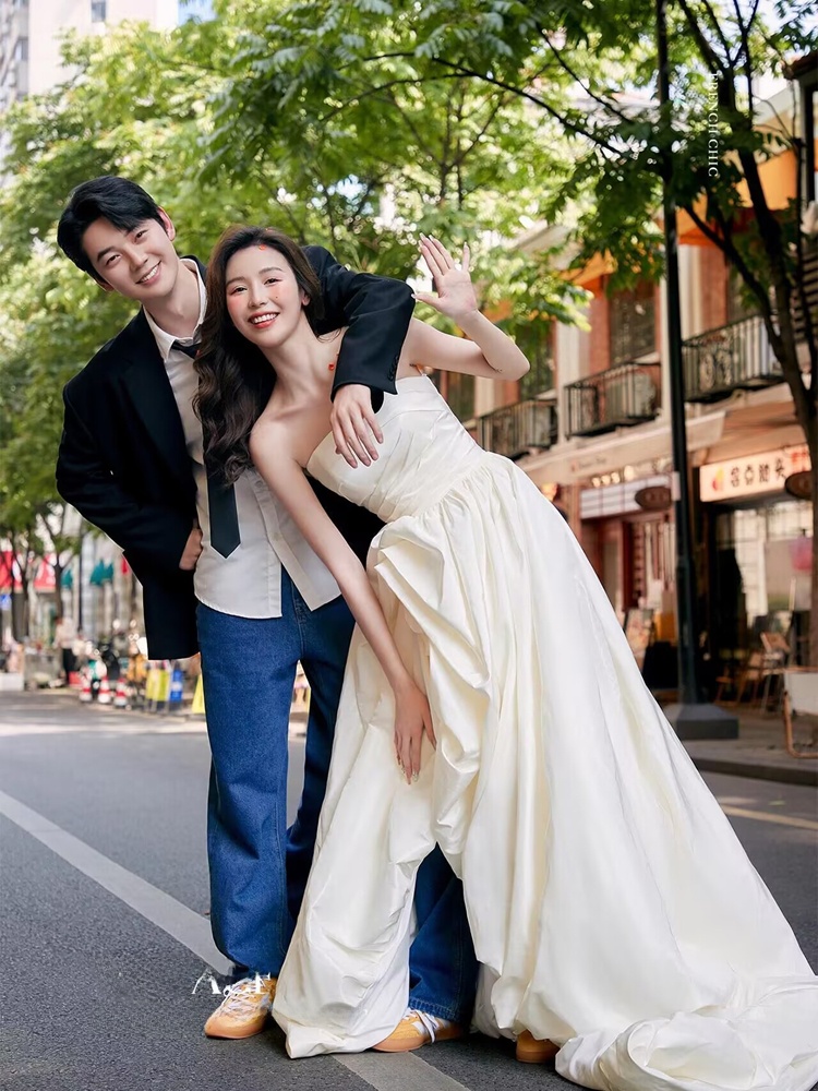 Photography Street - Abito da sposa in denim alla