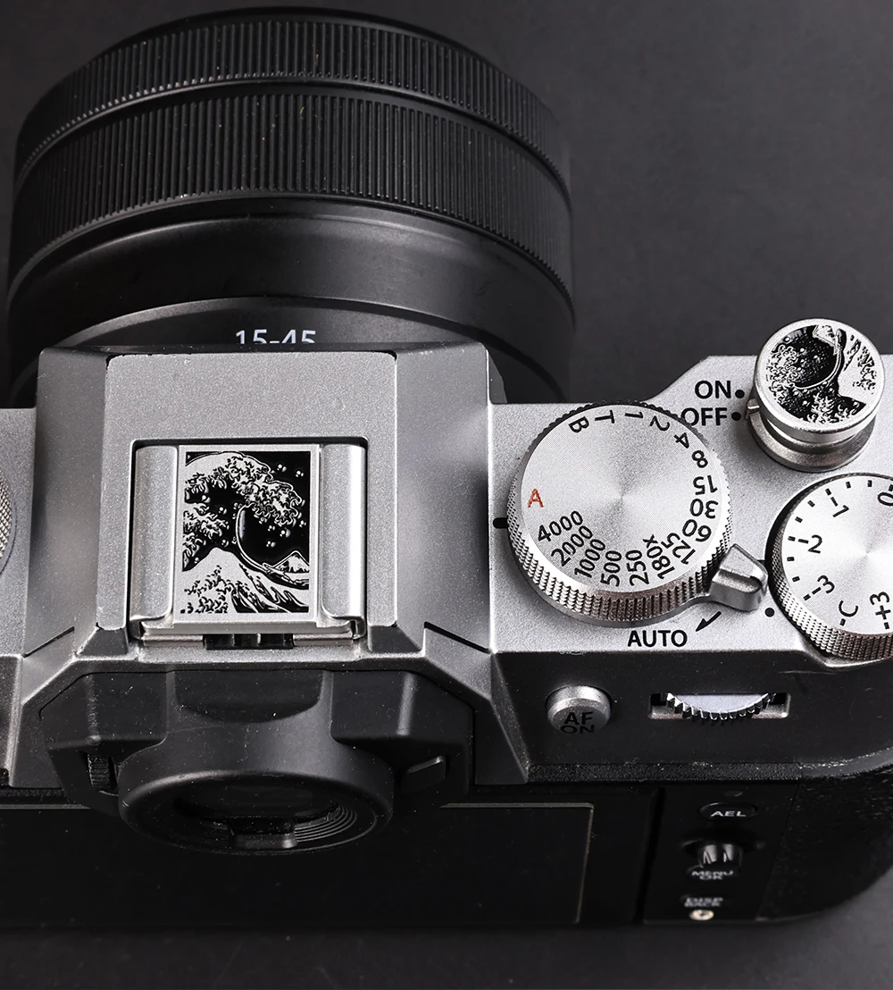 Fujifilm Camera X100Vi - Set Copri-Slitta Calda e Pulsante Filettato