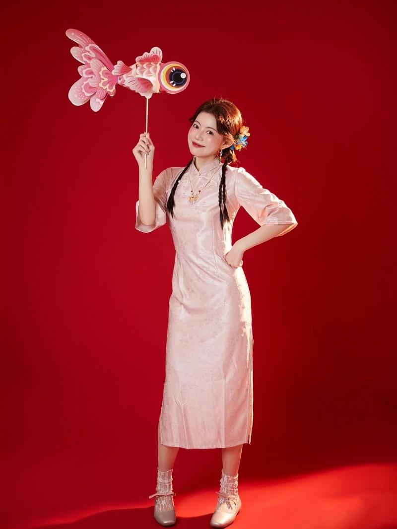 Nuovo Costume Tradizionale Cin - Photography Of The Year 2025 recensione e prezzo