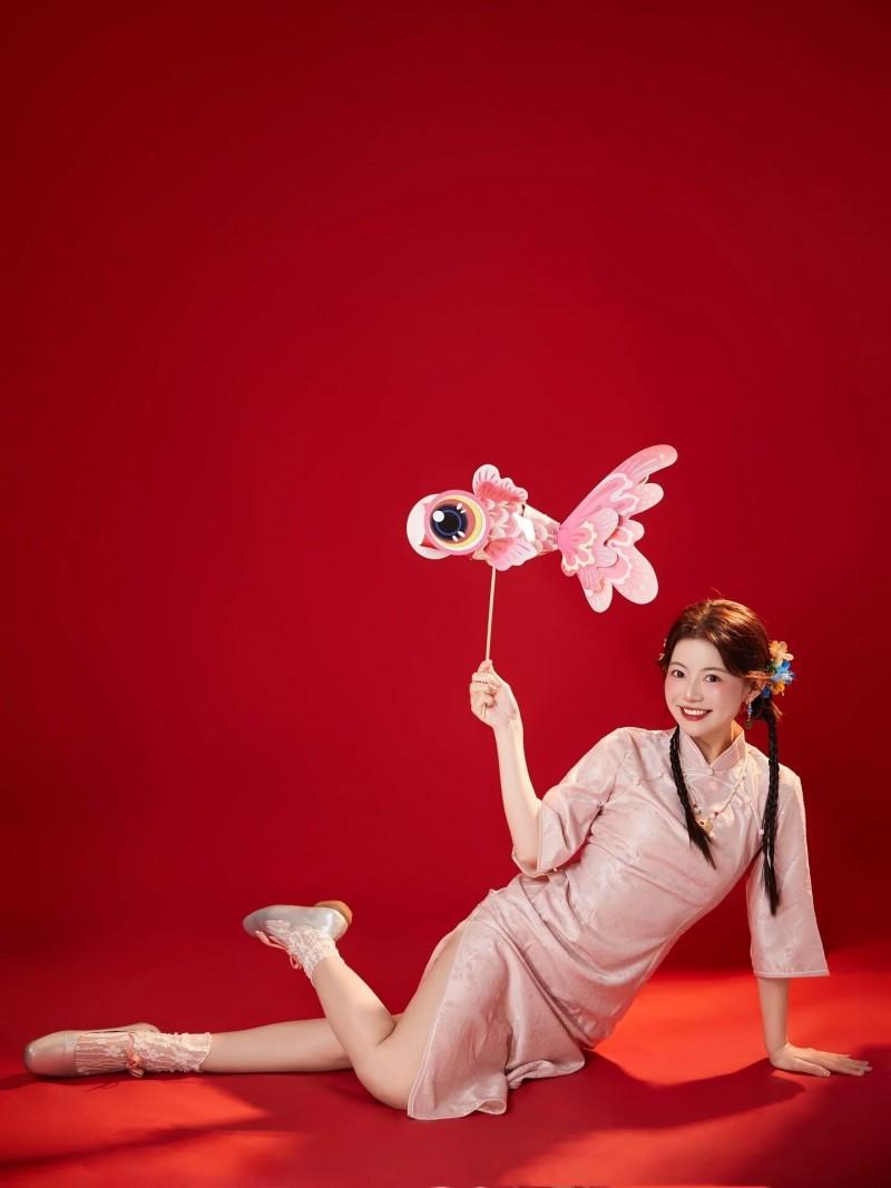 Nuovo Costume Tradizionale Cin - Photography Of The Year 2025 recensione e prezzo